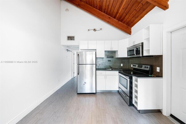 Foto del edificio - 1050 NE 129th St