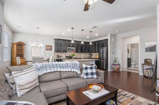 Foto del edificio - Gorgeous ground level Condo with Detached Garage | Pets Welcome | Detached Garage Included