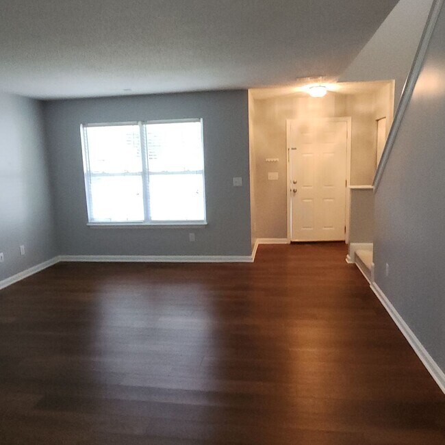 Foto del edificio - Inviting 2 Story House for Rent in Kerners...