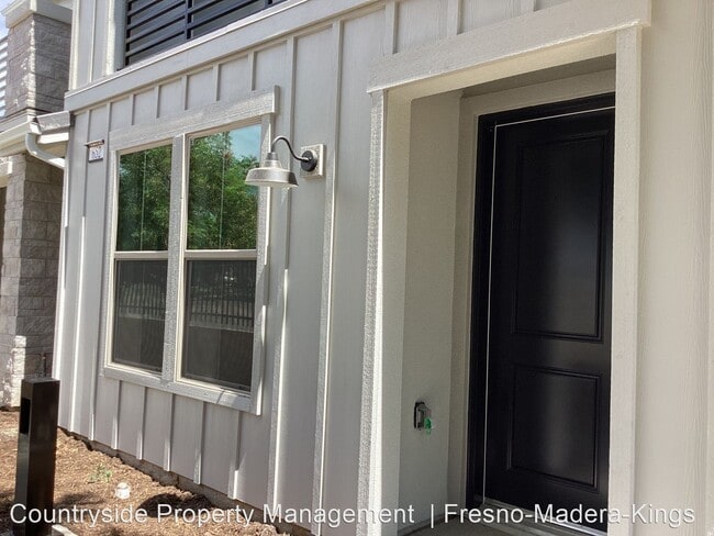 Building Photo - 3 br, 2 bath House - 652 W. Mahogony Lane