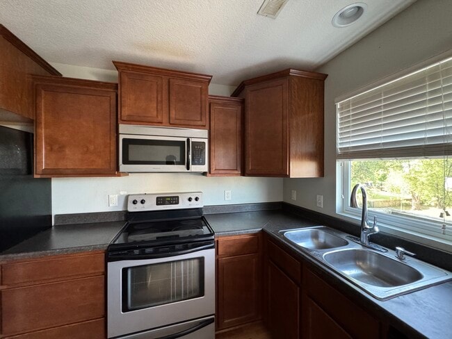 Building Photo - 4844 NE Milligan Ln