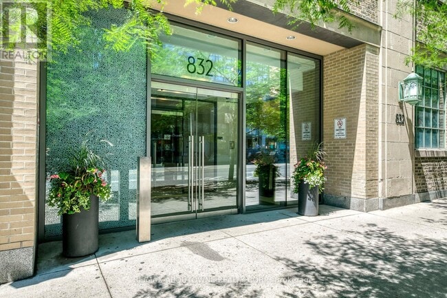 Photo du bâtiment - 832-1832 Bay St.