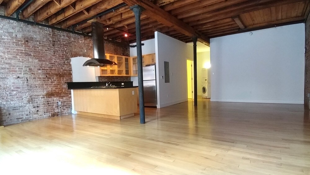 Foto principal - 220 Front St