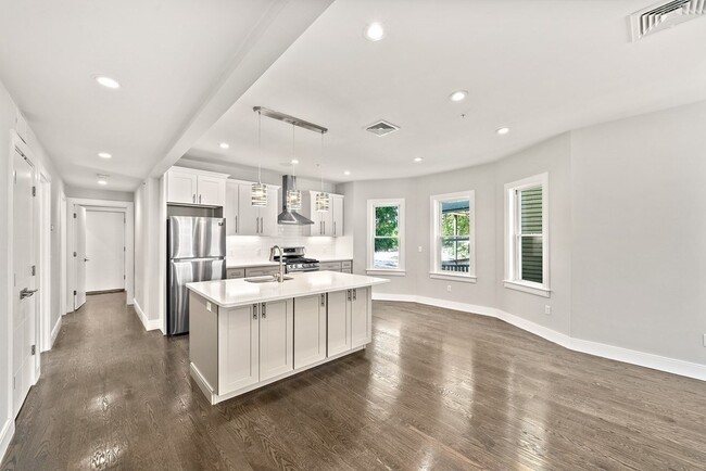 Building Photo - 9 Lithgow St