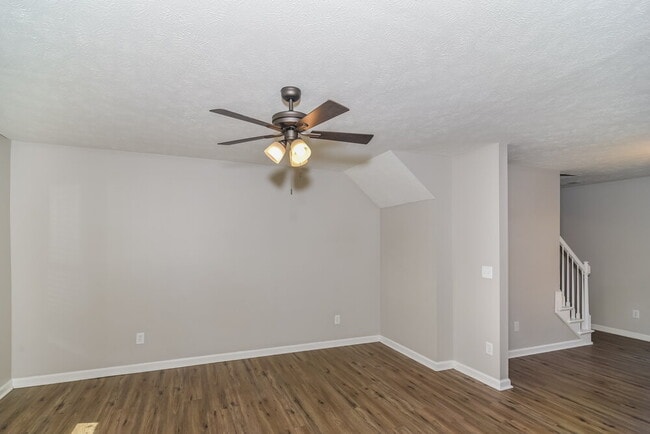 Building Photo - 3565 Mt View Ridge Dr