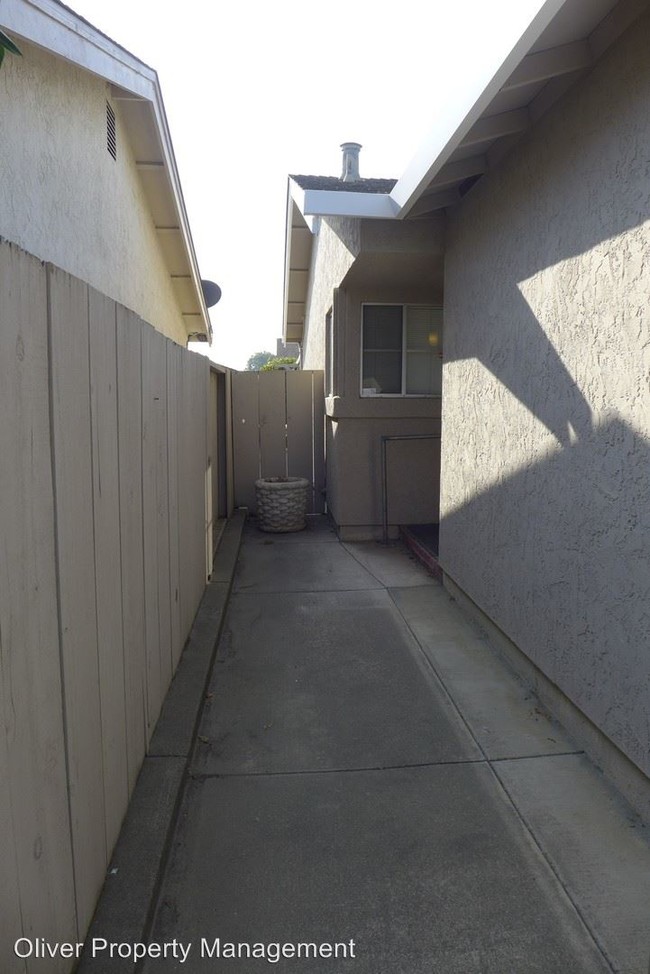Foto del edificio - 2 br, 2 bath House - 535 Vivienne Dr
