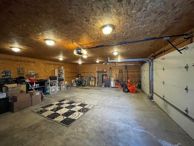 Garage - 825 Saint Patrick St