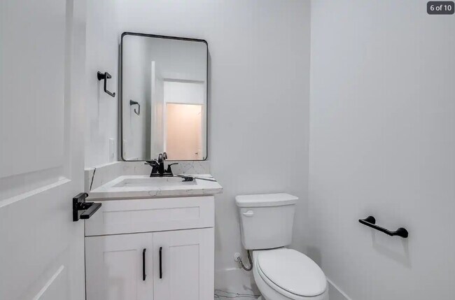 Foto del edificio - Room in Duplex on Wendelkin St