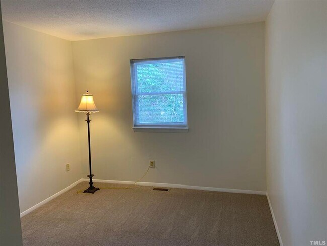 Foto del edificio - 1220 Manassas Court - Bev Roberts Rentals and Property Management