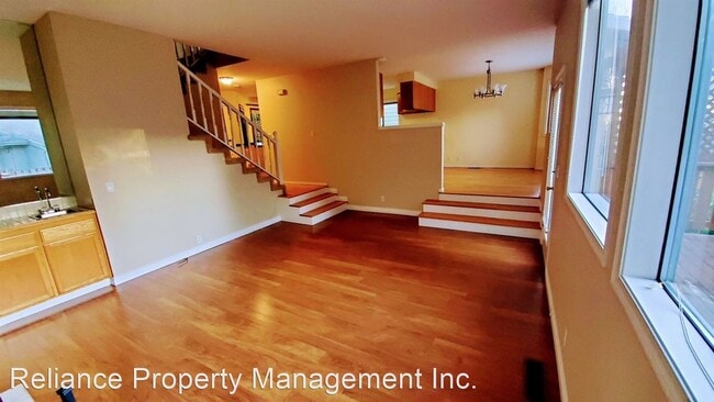 Building Photo - 3 br, 2.5 bath House - 130 Kingsgate Road
