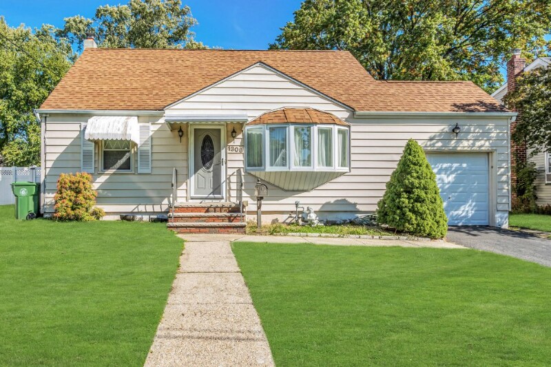 Primary Photo - 1308 Sunnyfield Dr