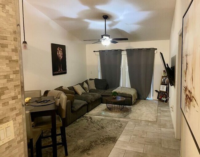 Foto del edificio - 1 bedroom Creekside Villas Townhome Near O...