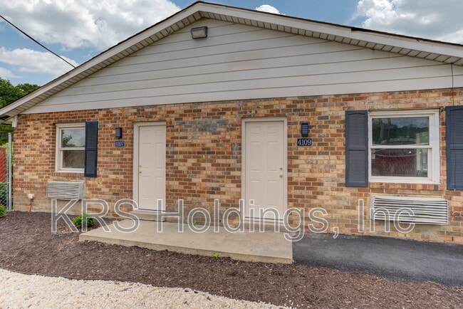 Building Photo - 4135 Richmond Hwy