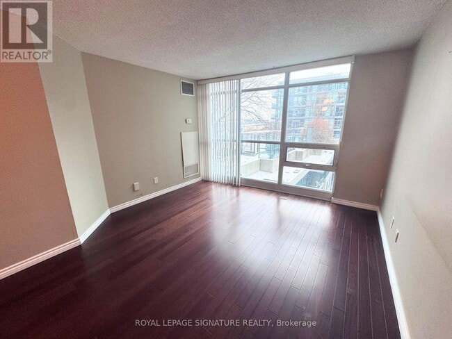 Building Photo - 219 Fort York Blvd