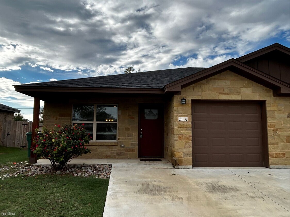 2 br, 2 bath Duplex 2611 Leroy Lane A Townhome Rentals in Belton TX
