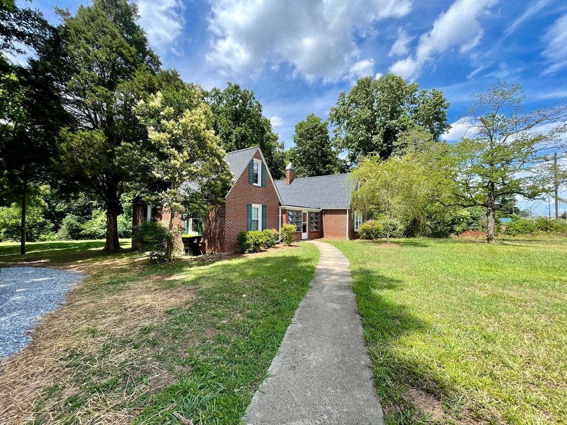 Primary Photo - N Main Street China Grove NC, $1695 3br 2ba House