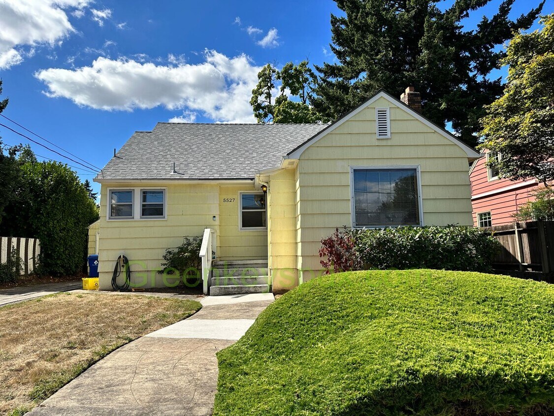 Foto principal - Gorgeous Pet-Friendly 3 Bedroom 1 Bath House
