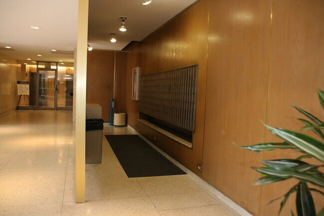 Foto del edificio - 5701 N Sheridan Rd