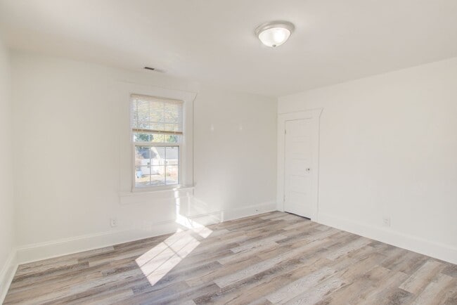 Building Photo - 1135 Jackson Ave