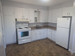 Building Photo - 956 Meadow Ave