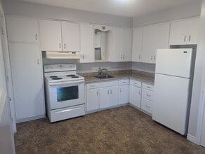 Building Photo - 956 Meadow Ave