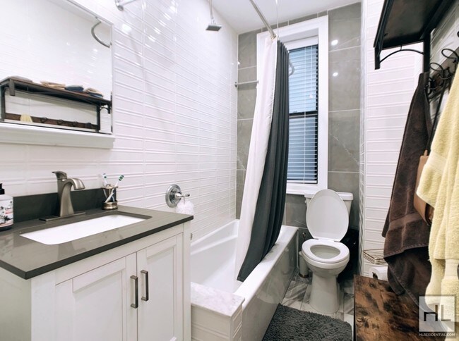 Building Photo - 1-bdrm w/yard and minutes from prospect park