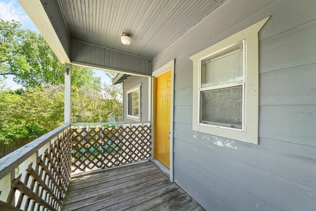 Building Photo - 711 Avenue A Ave