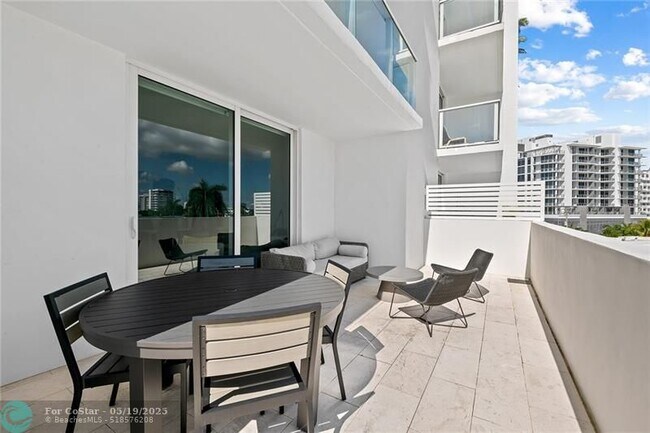 Foto del edificio - 401 N Birch Rd