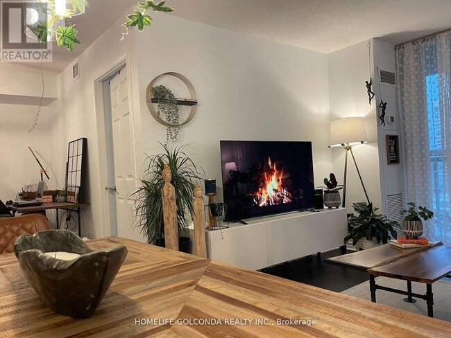 Building Photo - 19 Grand Trunk Crescent