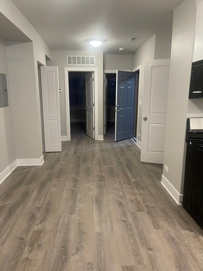 Foto del edificio - 722 N Austin Blvd