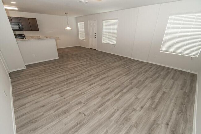 Foto del edificio - 16910 Lacey Bell Ln