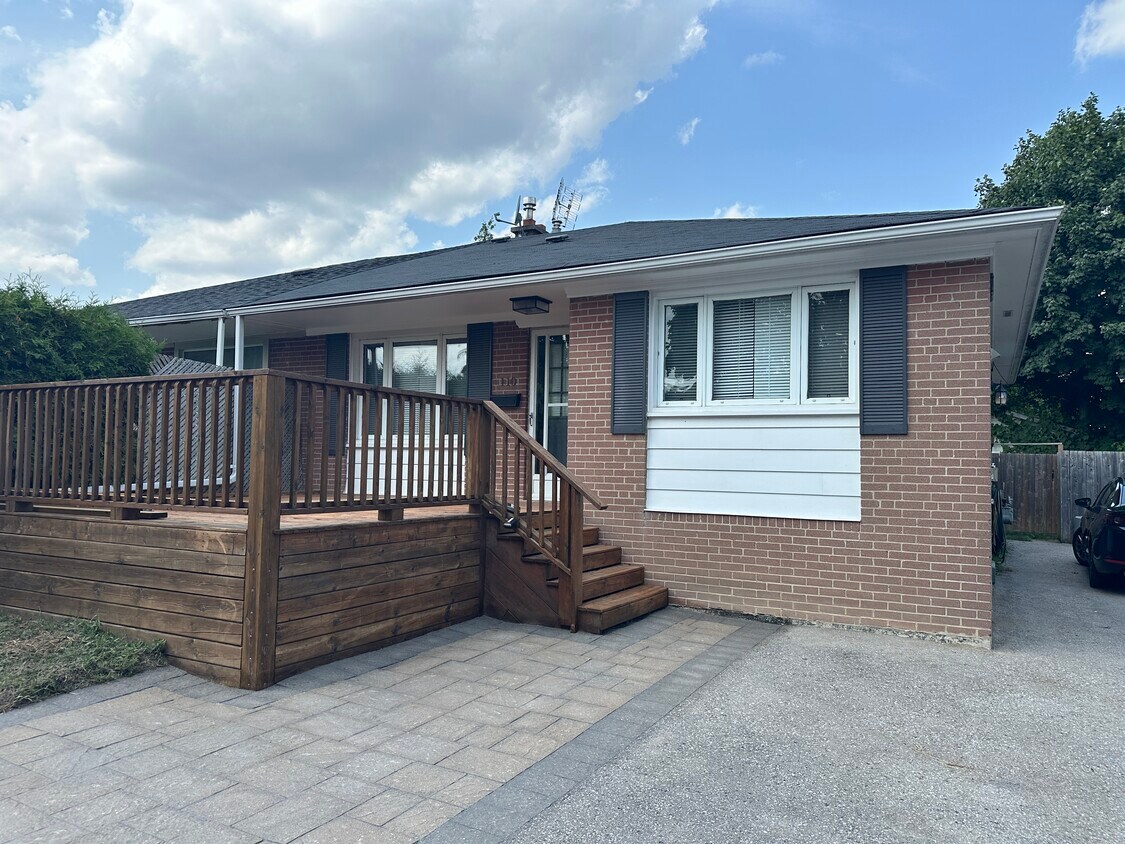 Photo principale - Spotless 3-Bedroom Main Floor Legal Apartm...
