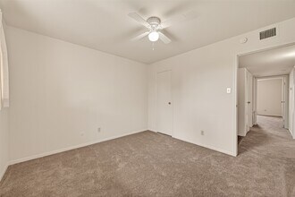 Building Photo - 9641 Hollock St