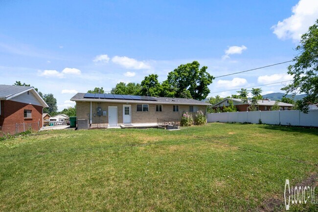 Building Photo - Beautiful Home in Woods Cross!