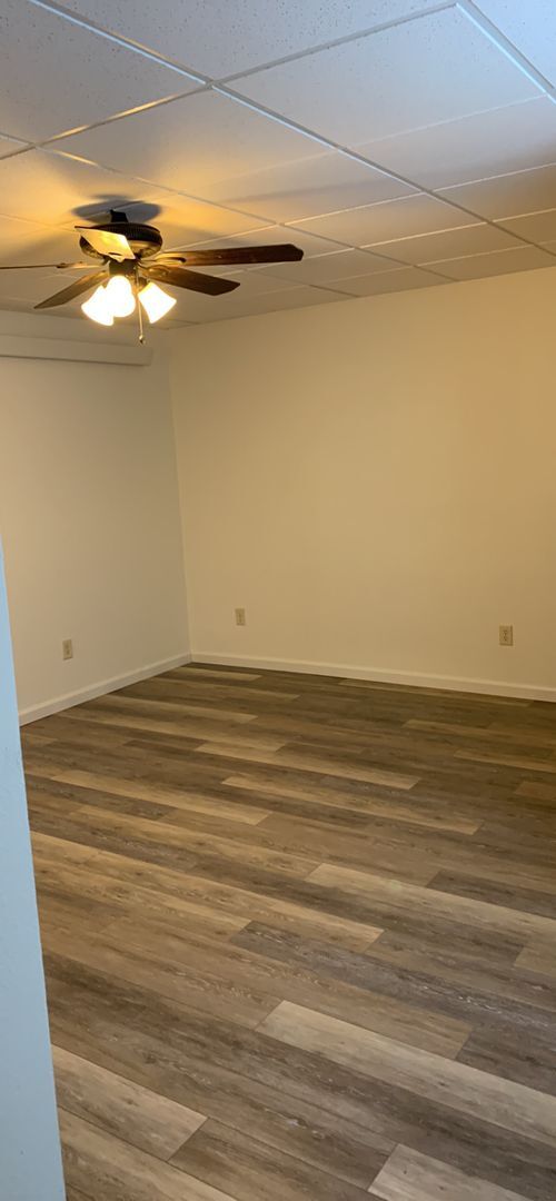 Building Photo - 2 Bedroom / 1 Bathroom Apartment