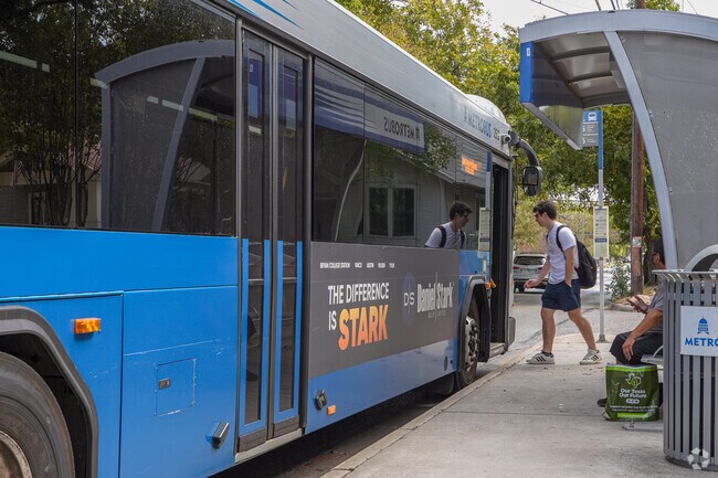 Public transport in Hyde Park makes commuting easier.
