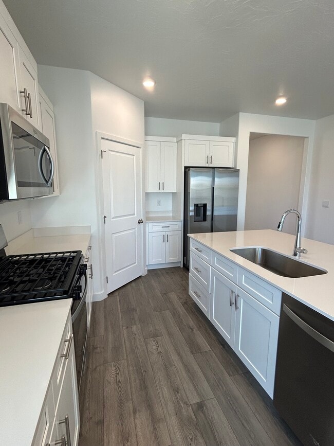 Stainless Steel Appliances - 1362 S Gulch Ln