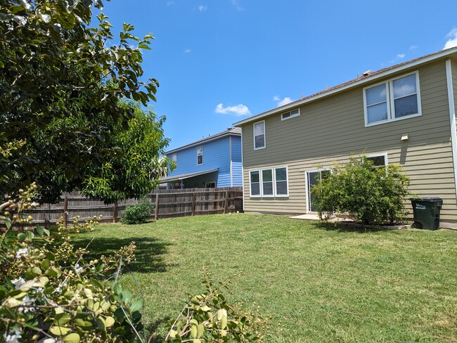 Patio trasero - 4717 Lake Champlain Ln