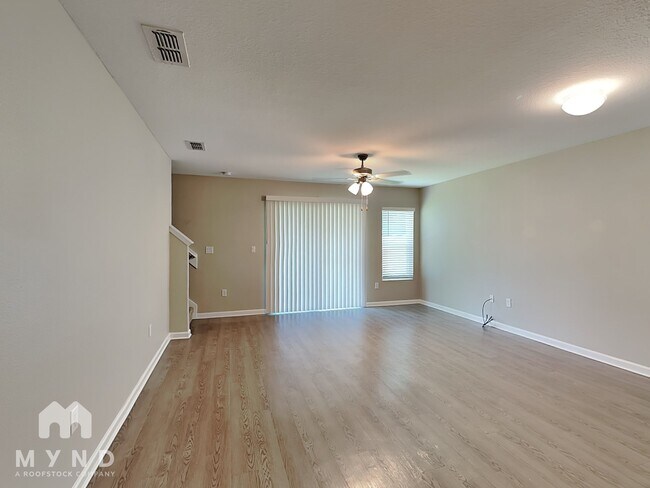 Foto del edificio - 12715 Camden Rd