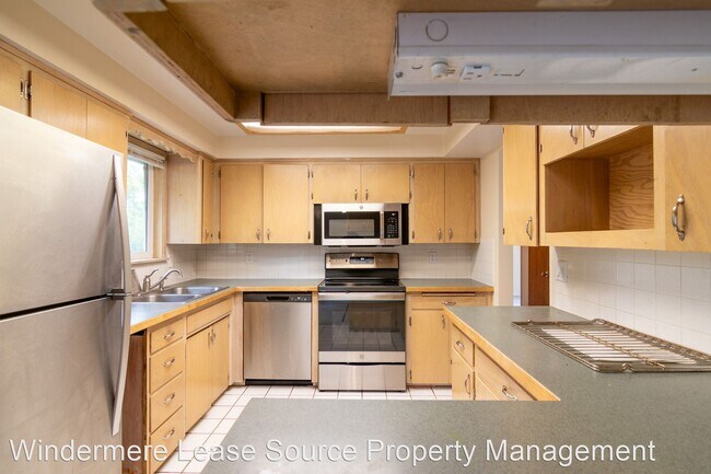 Building Photo - 5 br, 2 bath House - 119 Holladay Dr