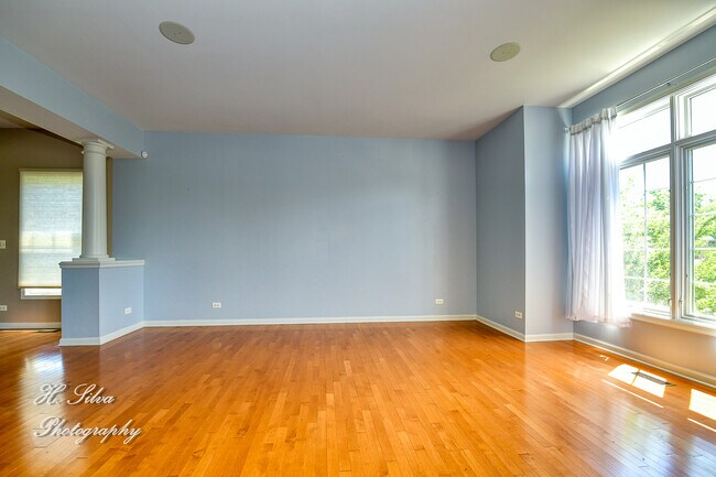 Building Photo - 3260 Nottingham Dr