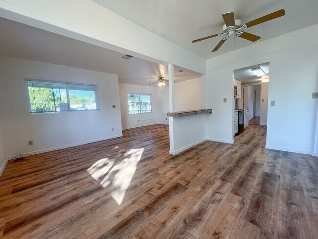 Foto del edificio - 385 S 4th St