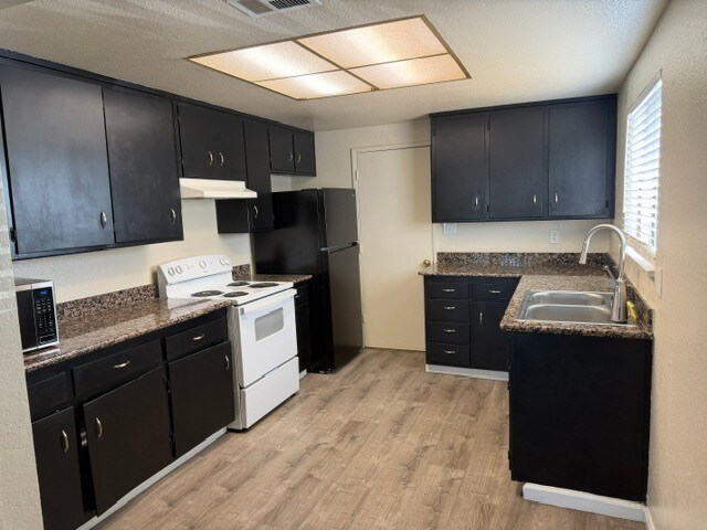 Foto del edificio - 260 Northwoods Ave