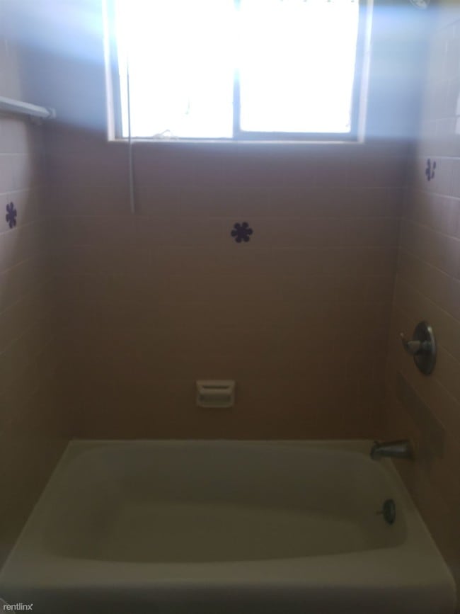 Building Photo - 3 br, 1 bath  - 2505 Lynhaven Ave