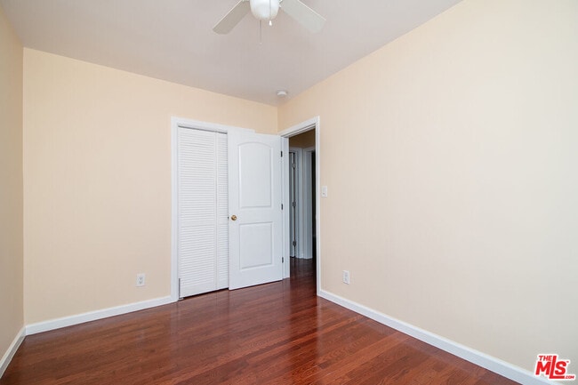 Foto del edificio - 5107 Overland Ave