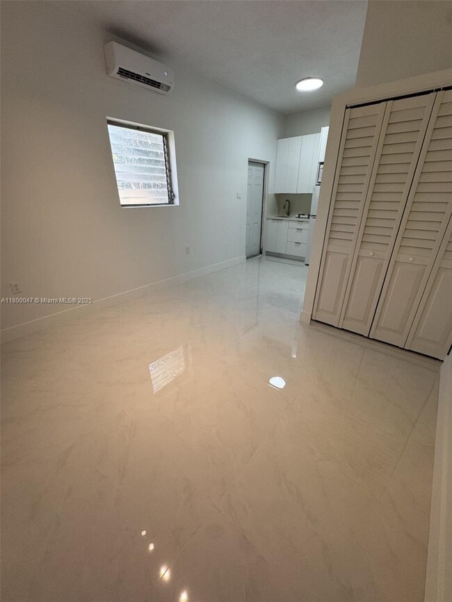 Foto del edificio - 275 W 14th St
