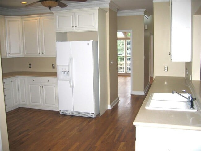 Foto del edificio - 1074 Pine Grove Ave NE