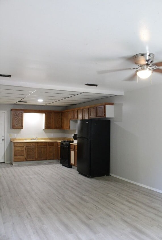 Building Photo - Pierce City Townhouse