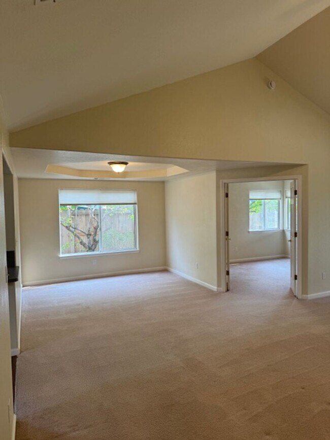 Foto del edificio - Home in Country Heights Subdivision Area w...