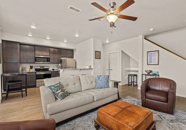 Foto del edificio - 7353 N Lucy Rose Ln